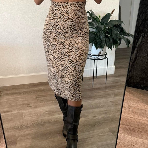 Brandy Melville Tan Leopard Pencil Skirt - Picture 1 of 4
